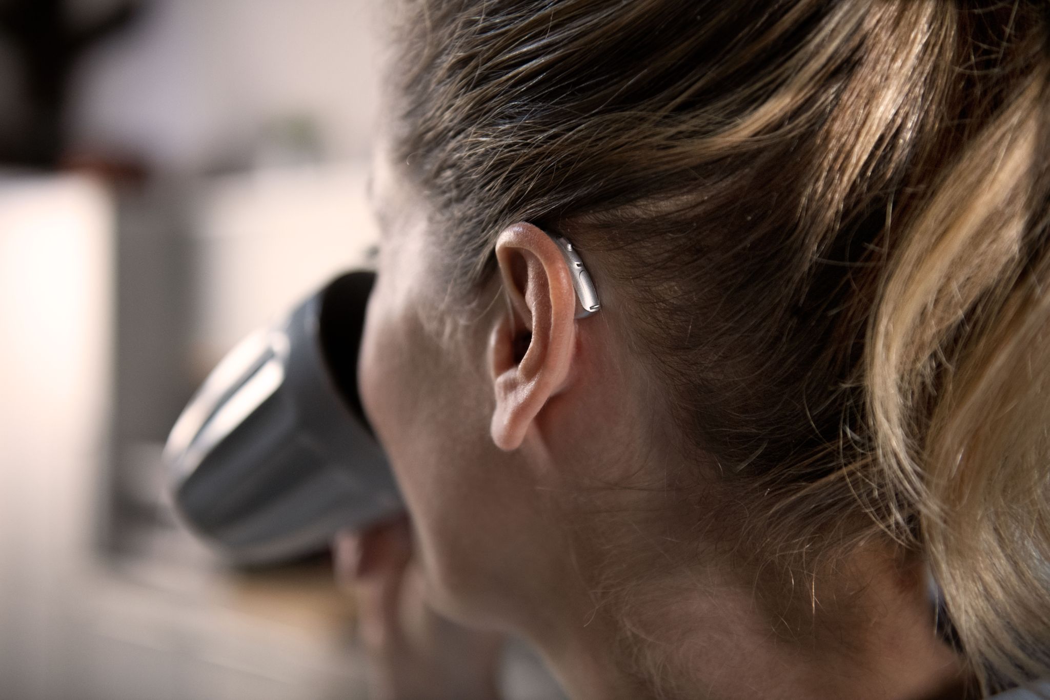 How to insert hearing aids