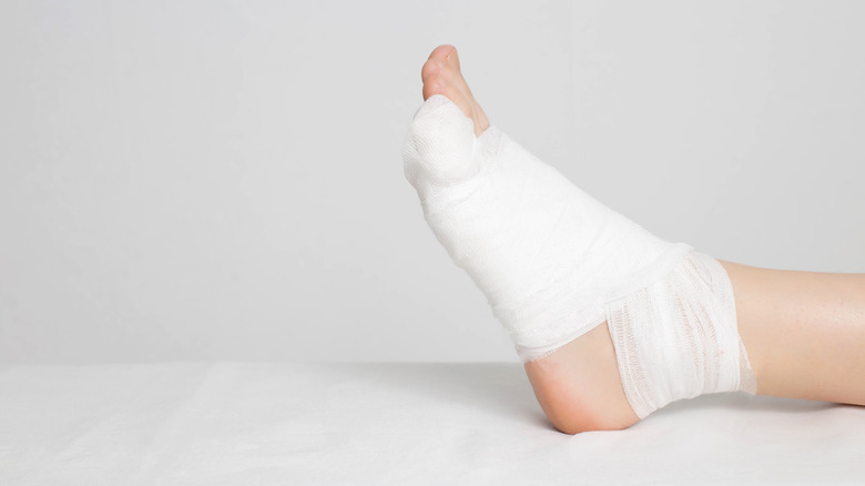 How long does fractured toe take to heal