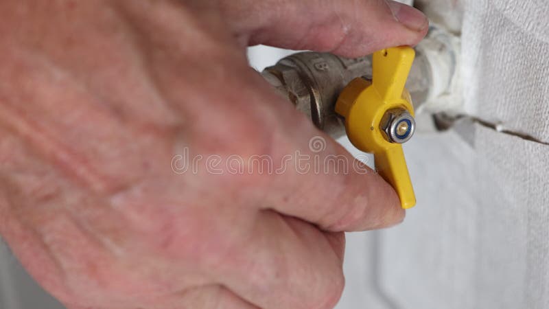 How do you turn off gas to house